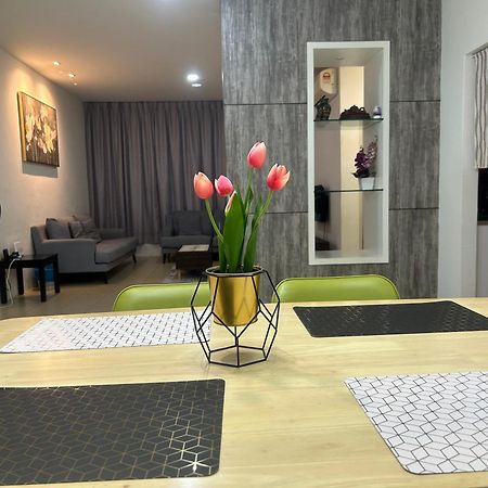 Roxy Apartment Kuching Exterior photo